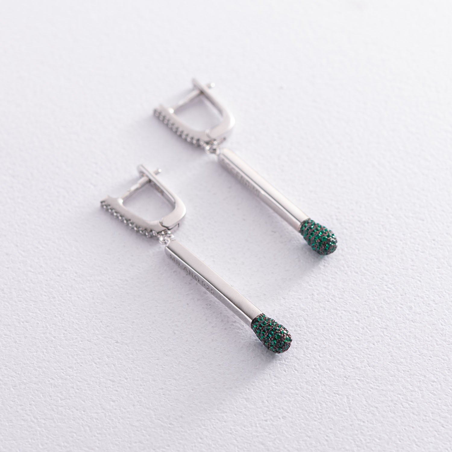 Срібні сережки Сірники (зелені фіаніти) 122930 Онікс