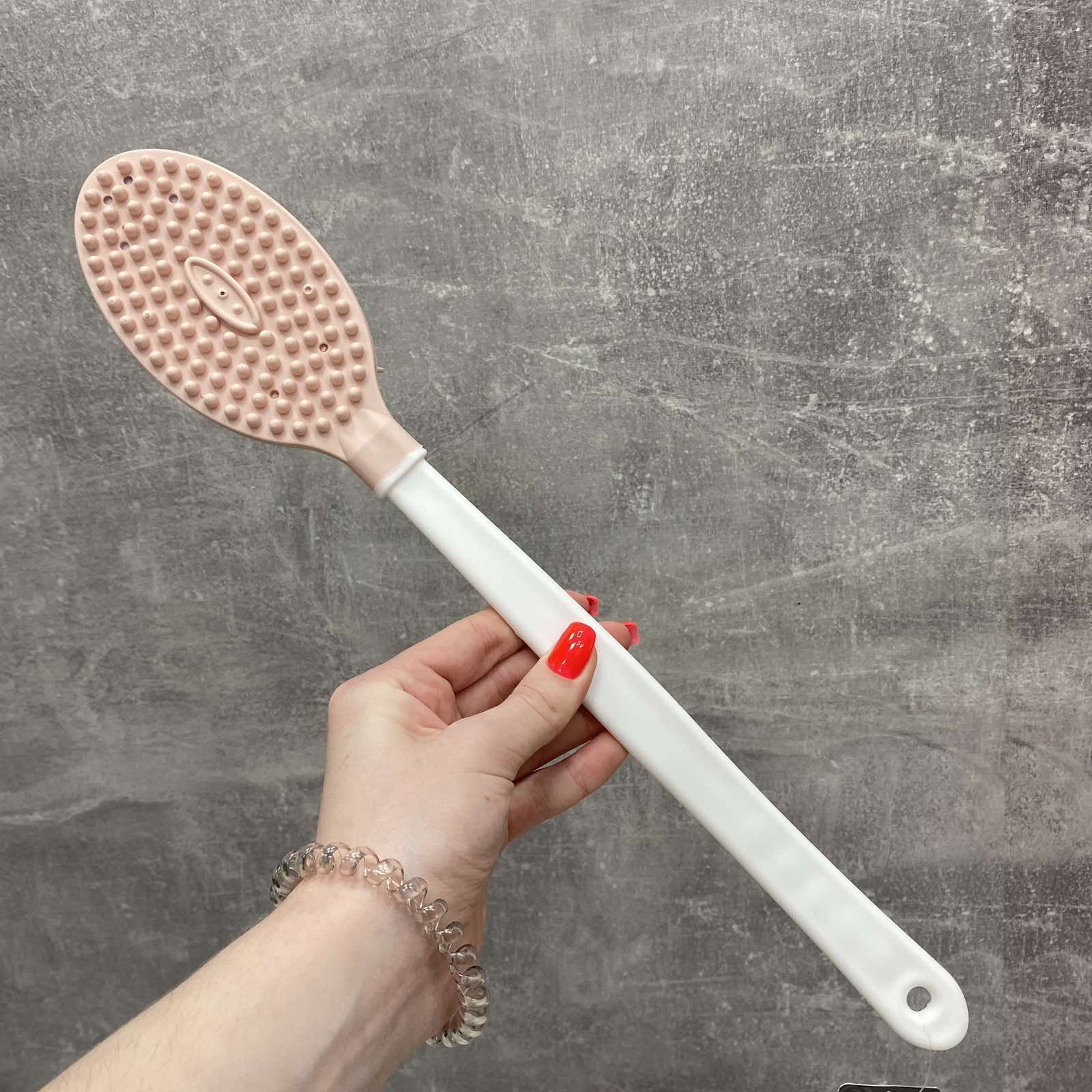 Щетка массажная силиконовая с длинной ручкой для душа и ванны Titiz Plastik GP-152 розовая с белым