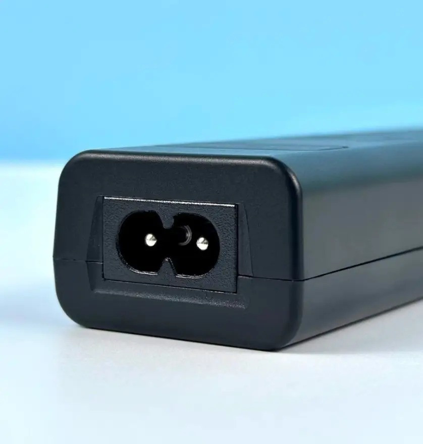 Адаптер UKC US-D01 28W 3USB 5.6A 110-265V Черный
