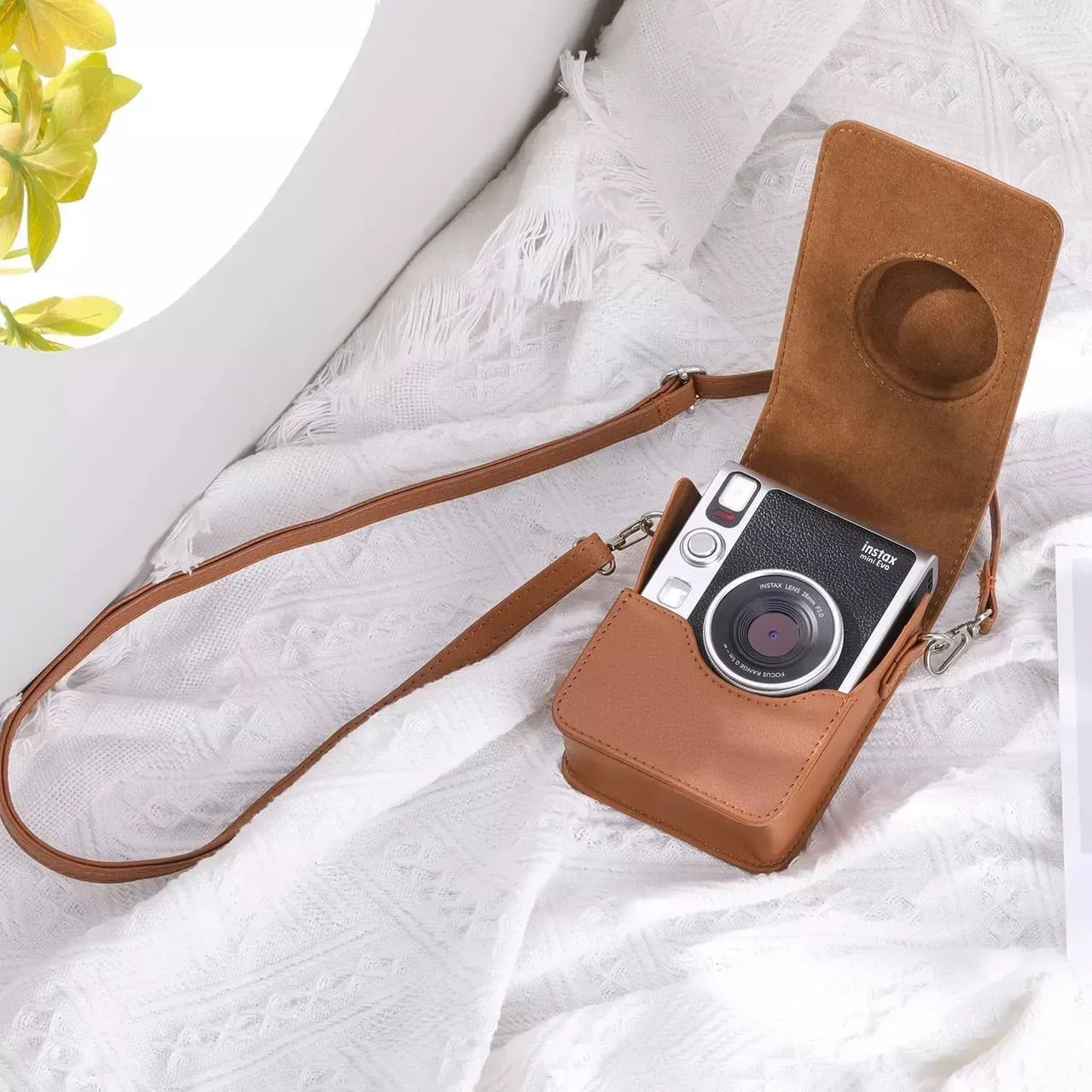 Подарочный набор камера Fujifilm Instax Mini EVO/Фотобумага 50 шт/Чехол/Фотоальбом 108 фото Коричневый