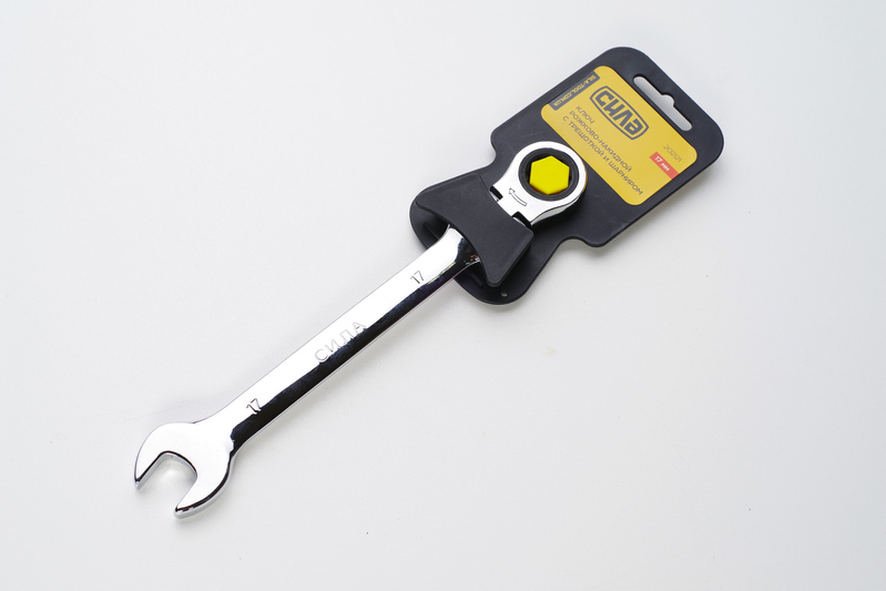 Ключ рожково-накидной с трещоткой и шарниром СИЛА CrV 13 мм (032812)