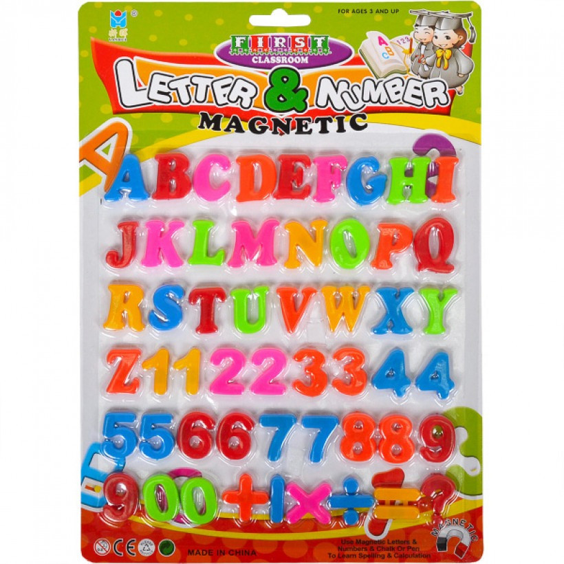 Англійські літери цифри і знаки на магніті Bambi 8305B