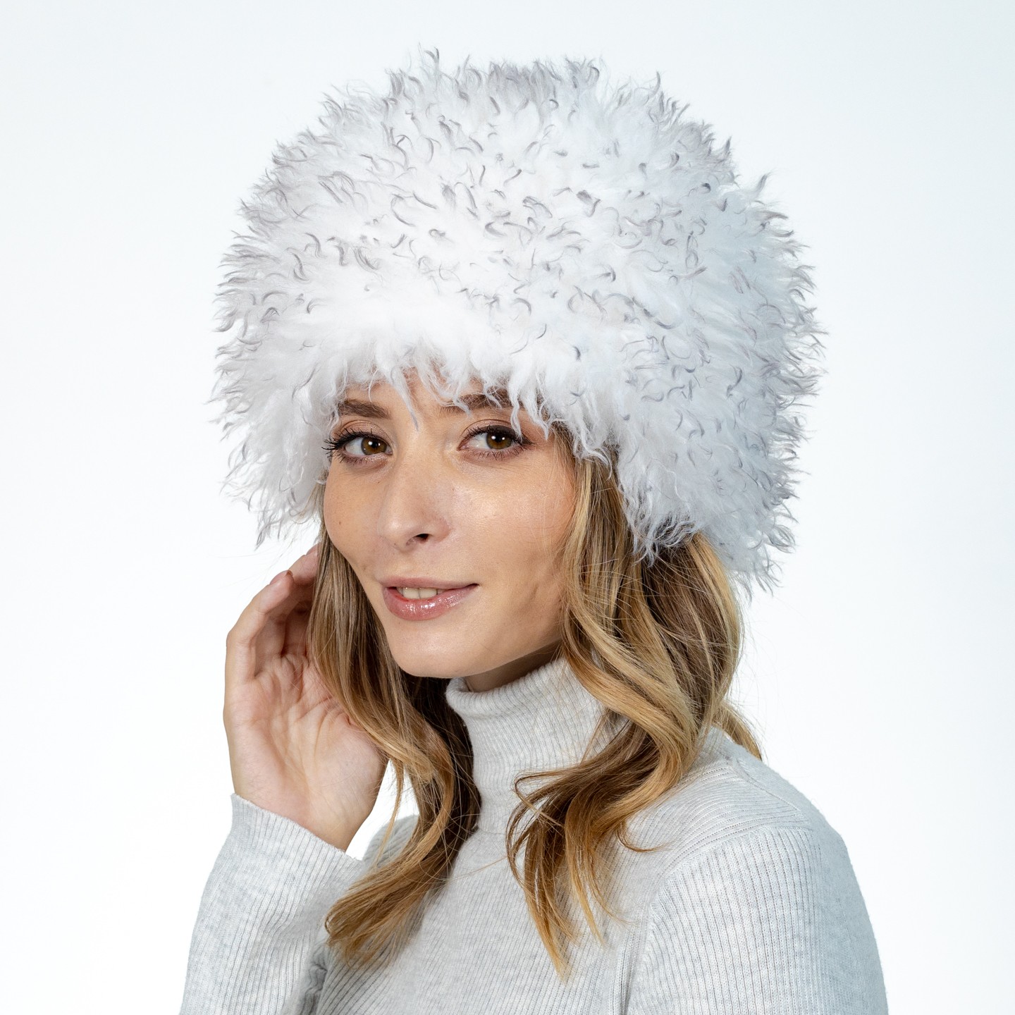 Шапка кубанка жіноча LuckyLOOK Айла 55-58 Білий 575-325