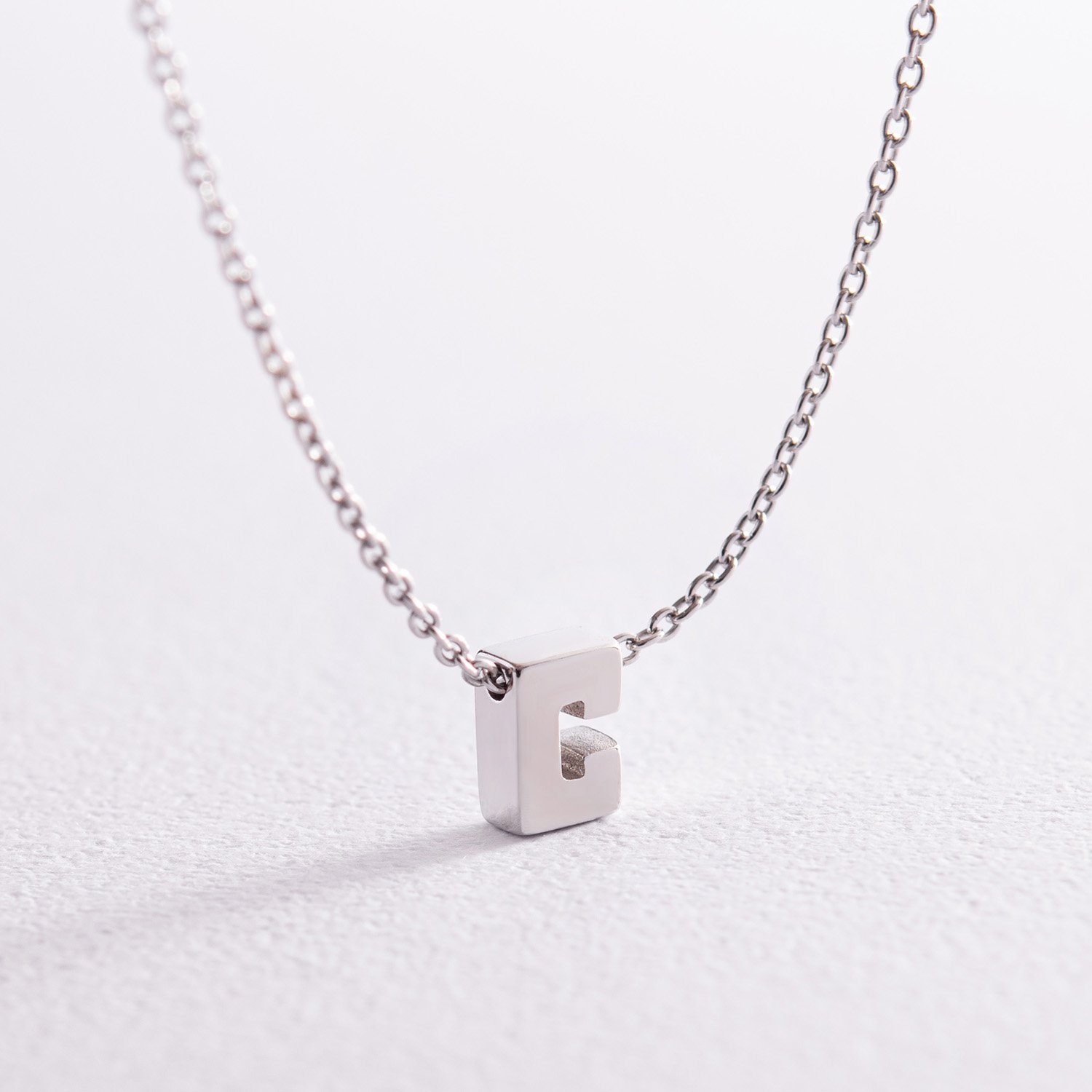 Серебряное колье с буквой С 1105 С Оникс 45