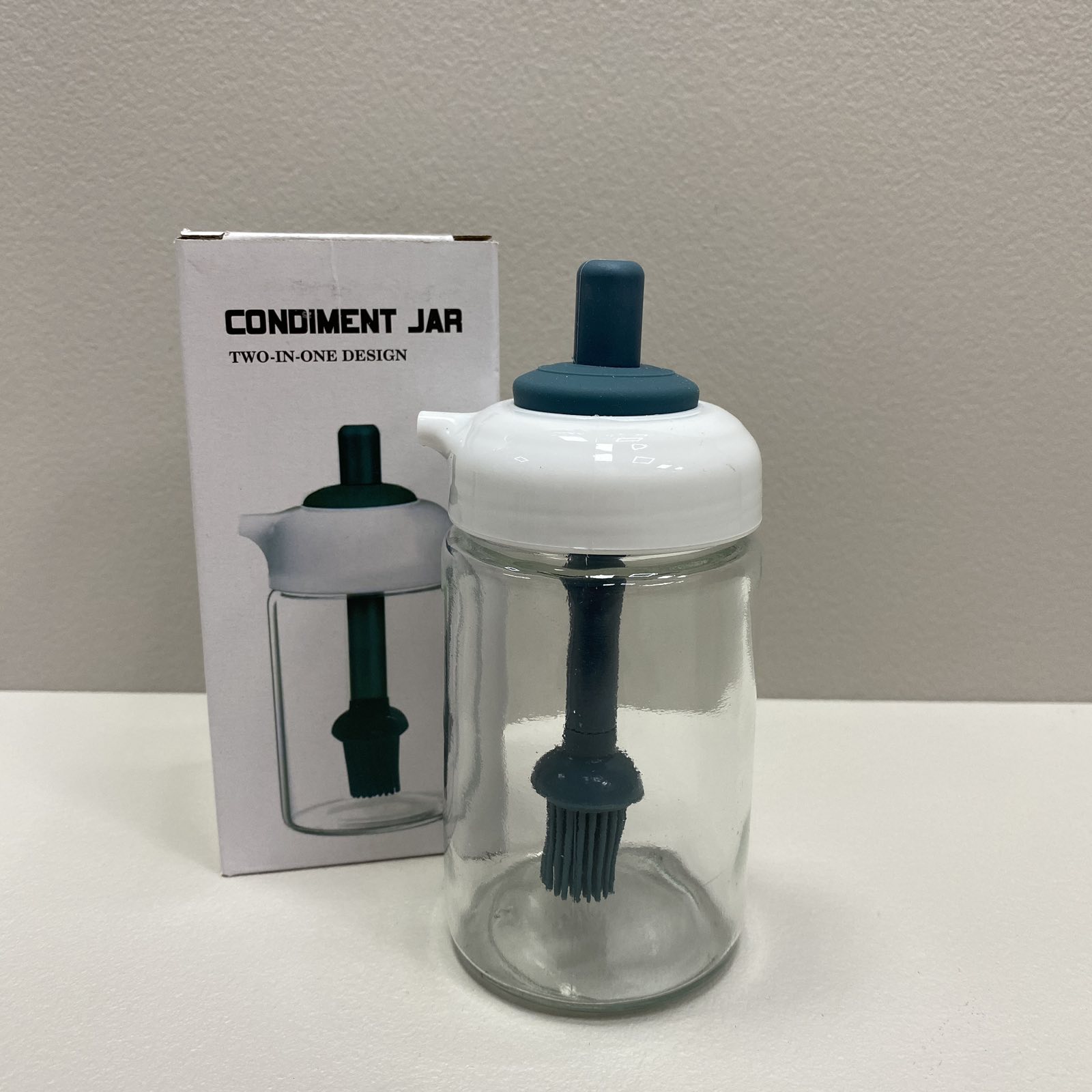 Емкость для масла A-Plus OB-25/6256 с силиконовой кисточкой стеклянная 13,6х5,5 см 250 мл (21398)