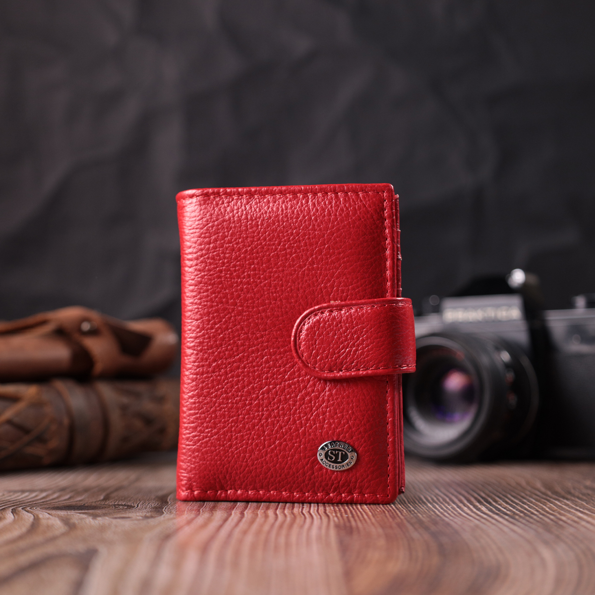 Визитница из натуральной кожи ST Leather 22470 Красный