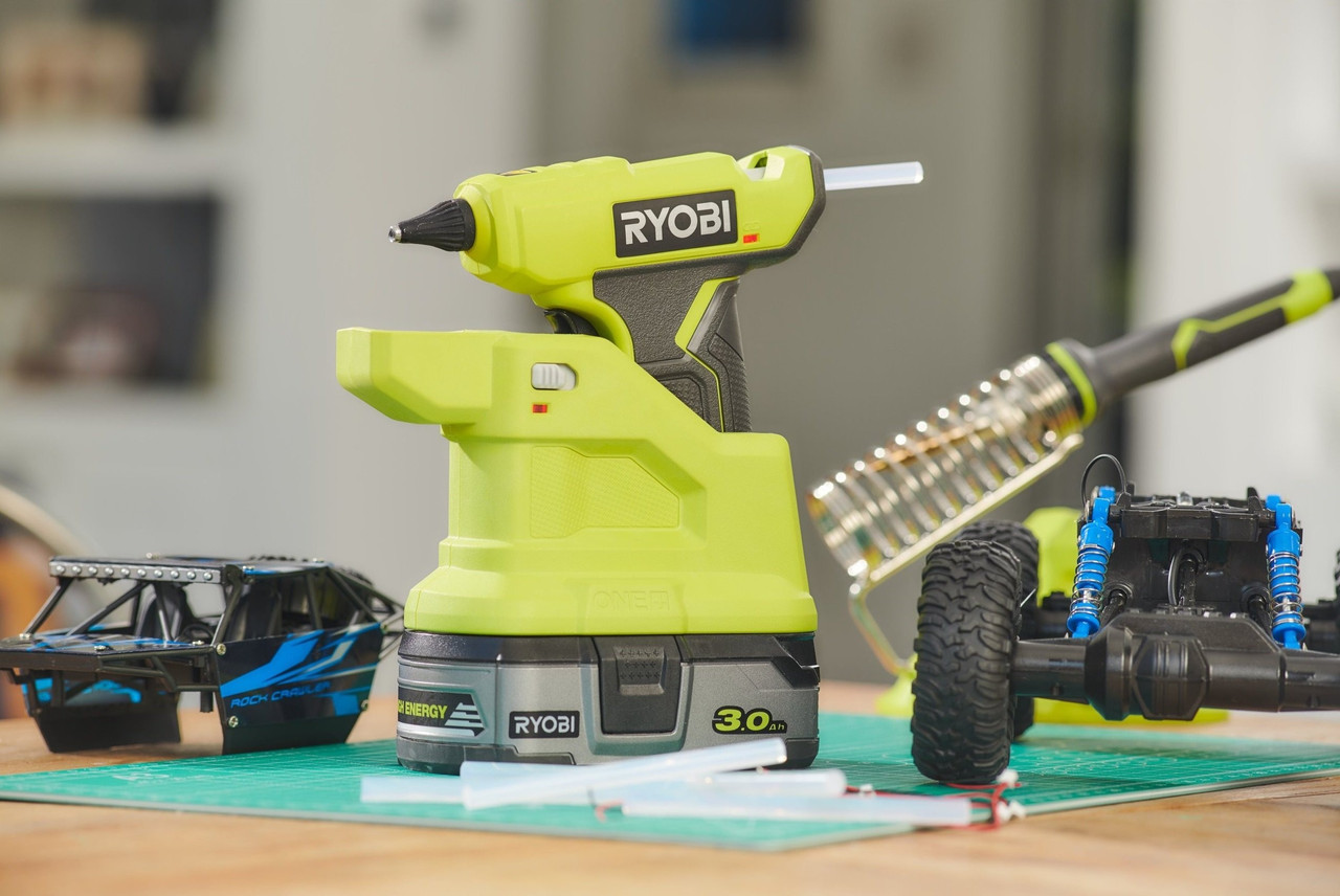 Клеевой пистолет аккумуляторный RYOBI ONE+ RGLM18-0 для стержней 7 мм
