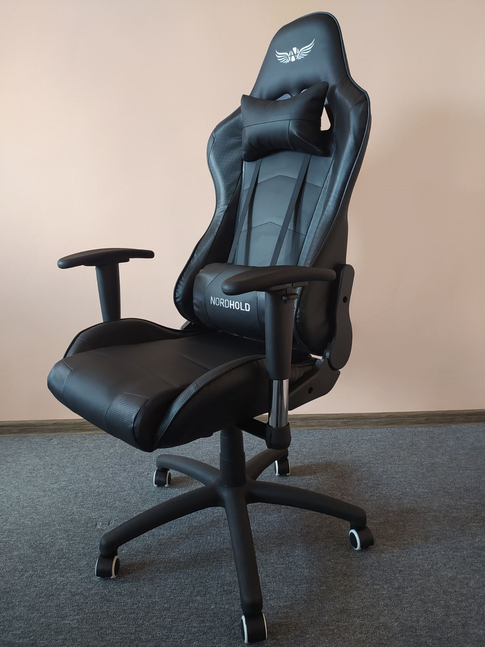 Комп'ютерне крісло для геймера NORDHOLD YMIR CARBON