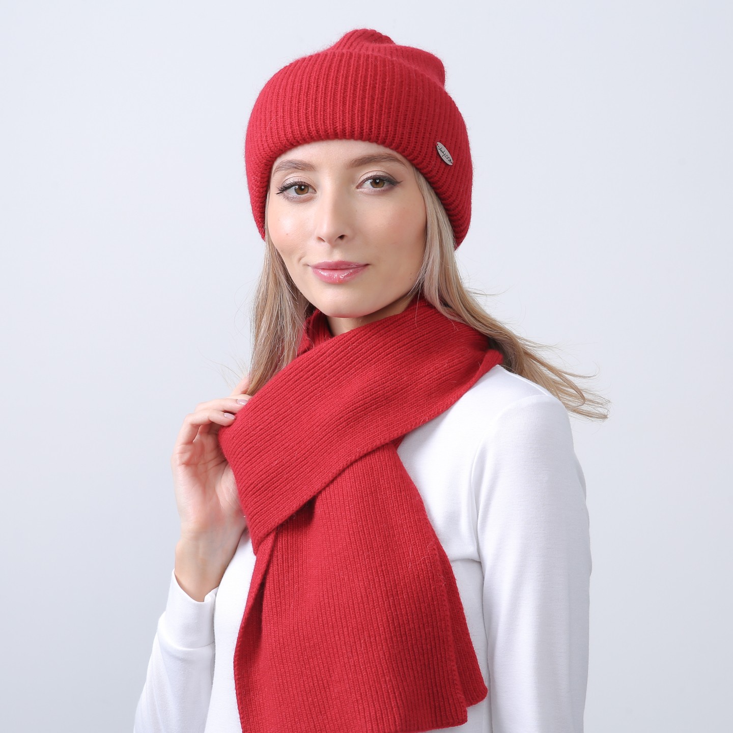 Набор шапка бини шарф женский LuckyLOOK George One Size Красный 598-690