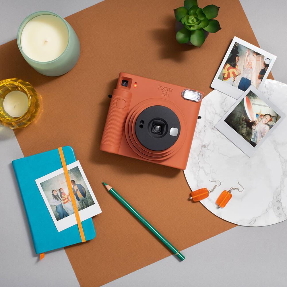 Подарочный набор камера Fujifilm Instax Square SQ1/Фотобумага 40 шт/Чехол/Фотоальбом 80 фото Оранжевый