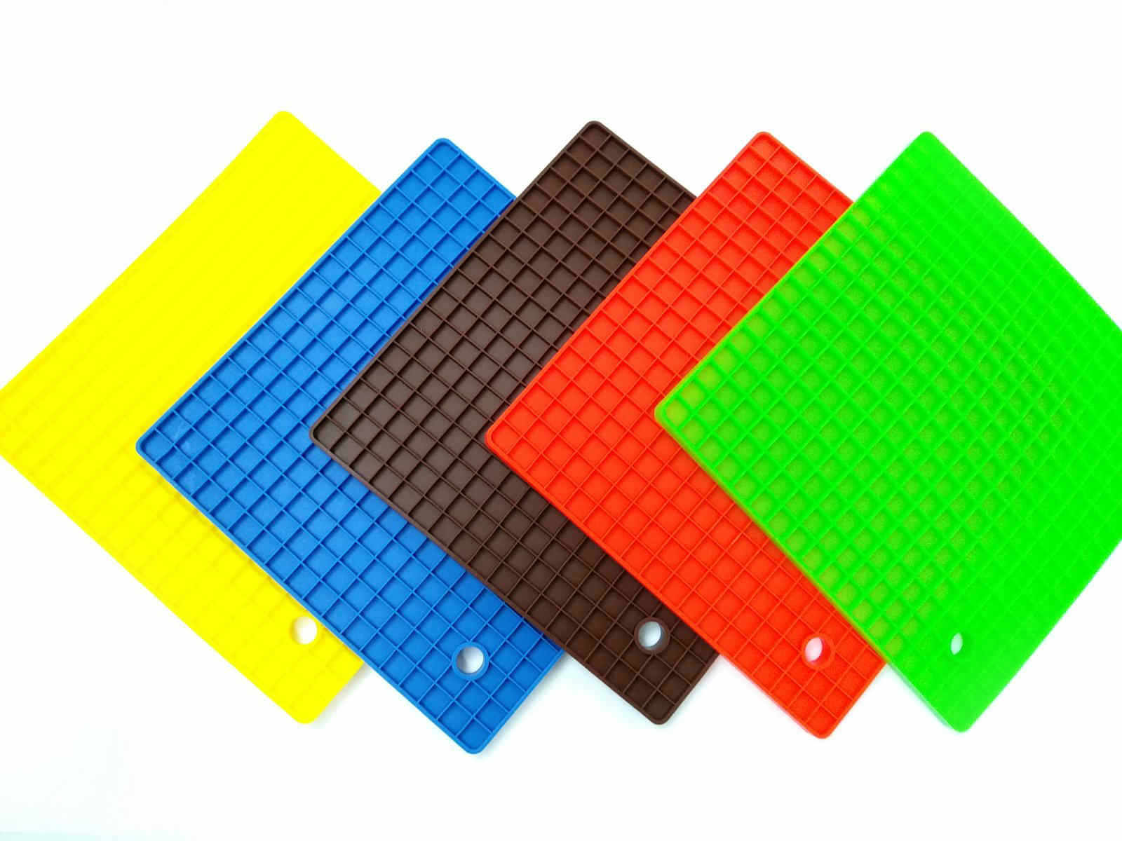 Подставка под горячее силиконовая 17,8 x 17,8 x 0.8 Genes коричневая