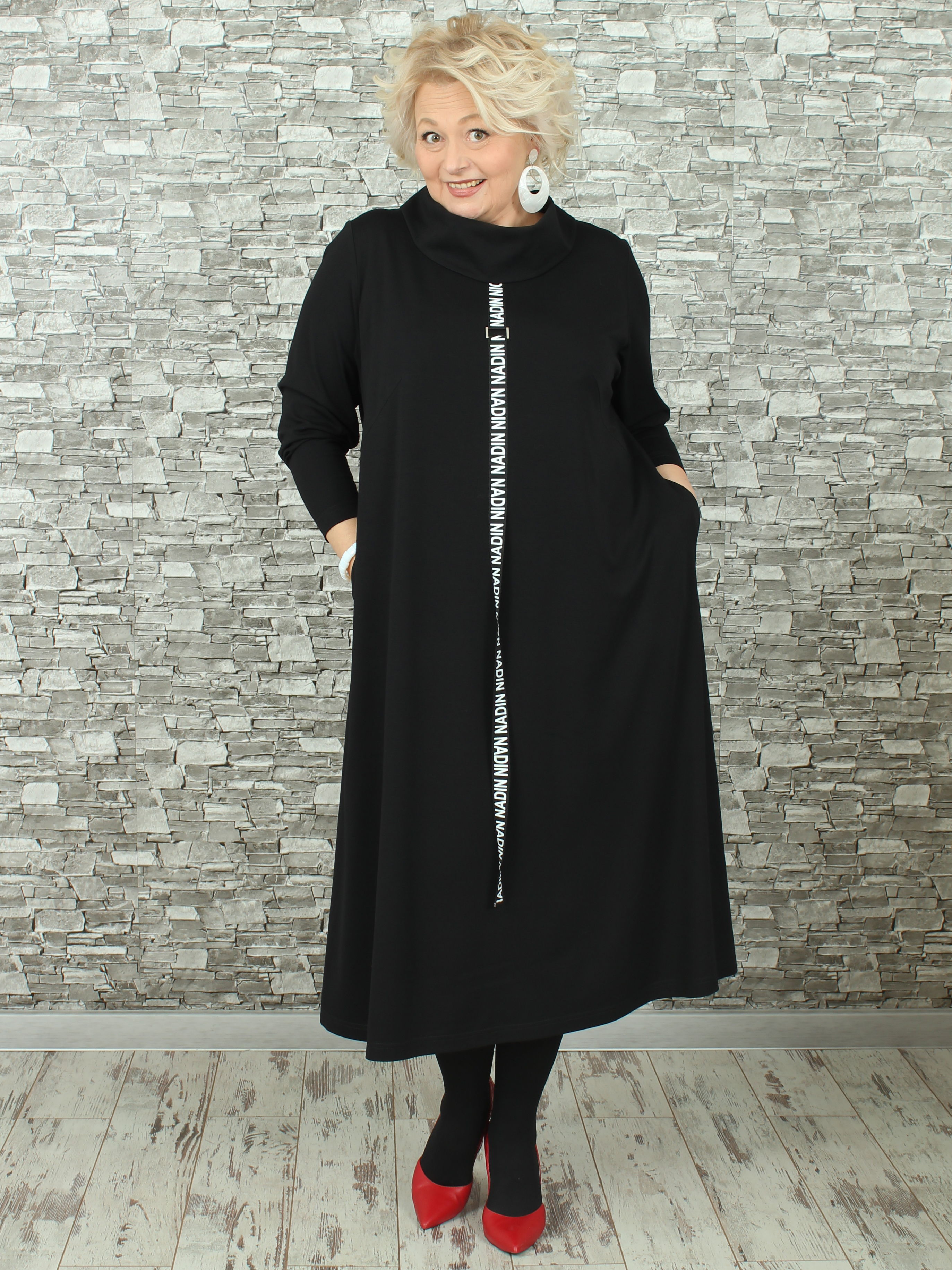 Женское платье NadiN 1676/1 62 размер Чёрное