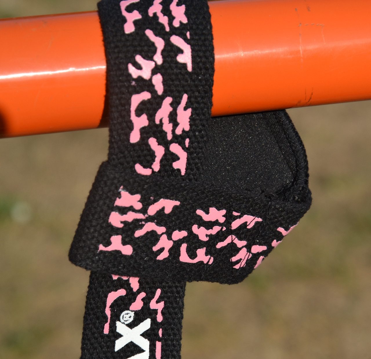 Ламки для тяги MadMax Camo Power Wrist Straps 2 шт Camo/Pink
