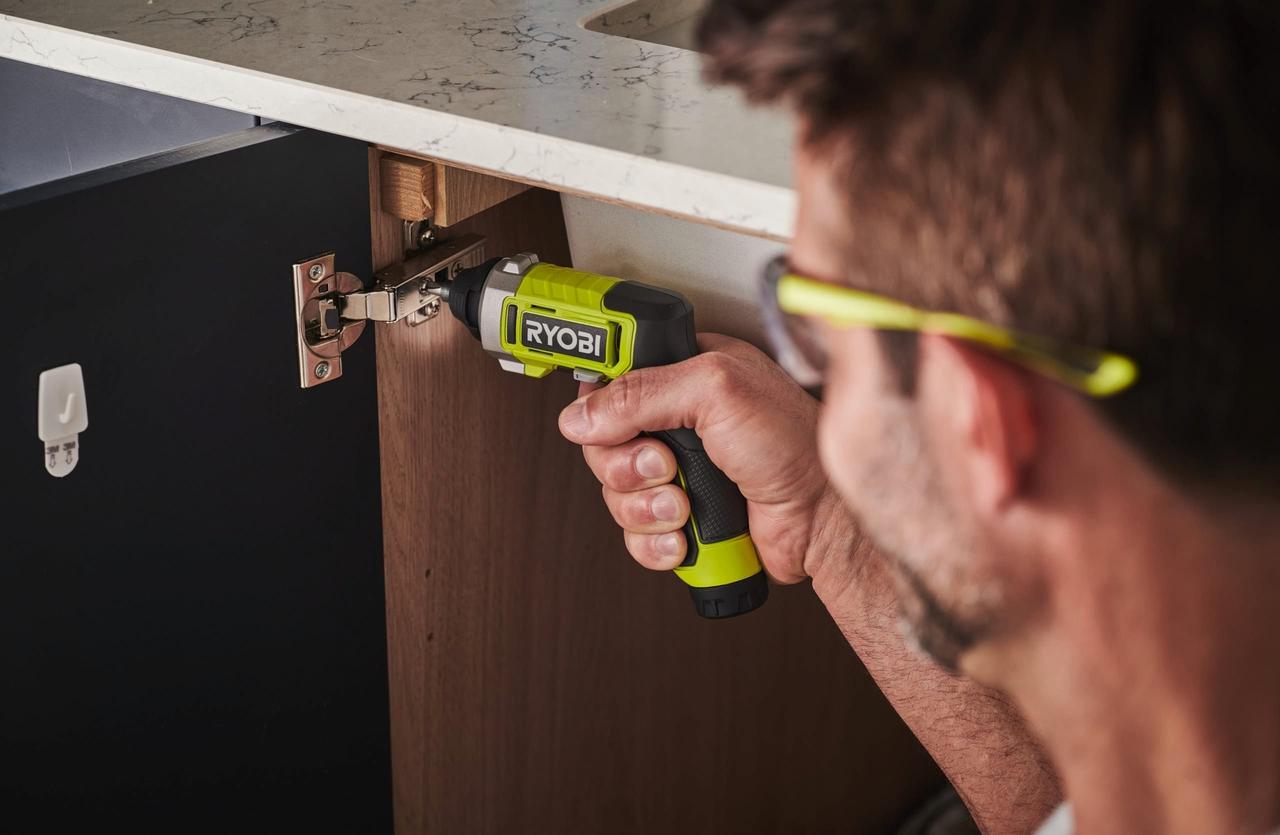 Отвертка аккумуляторная RYOBI RSD4-120T 10 насадок