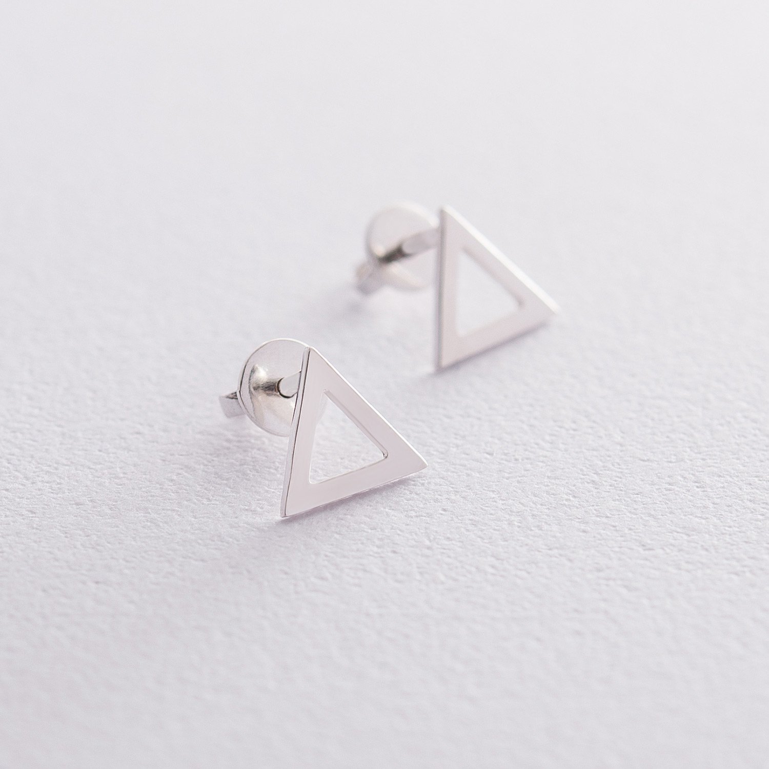 Срібні сережки-пусети Трикутники 122638 Онікс