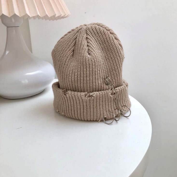 Шапка Jsstore Бини Рваная с Булавкой One Size Бежевая