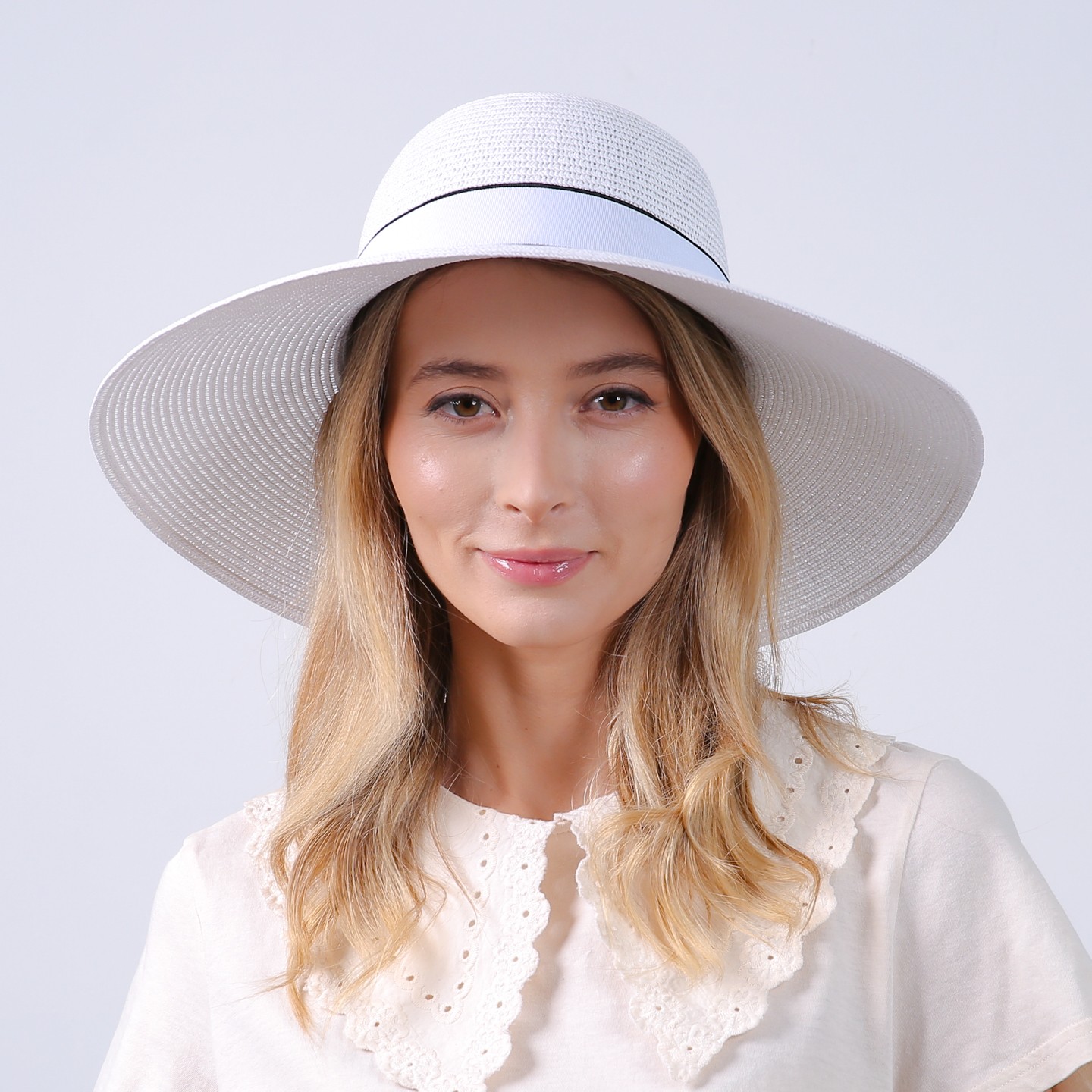 Шляпа женская с лентой LuckyLOOK Сабрина One Size Бело-черный 735-231