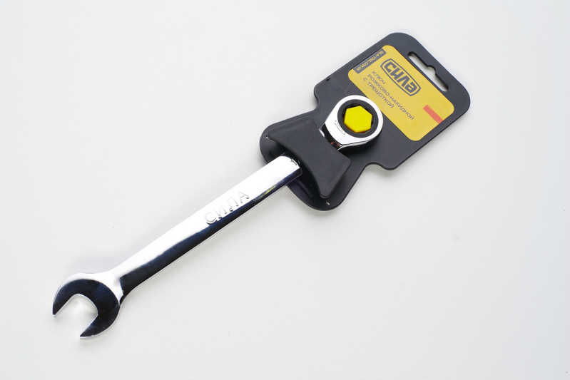 Ключ рожково-накидной  СИЛА с трещоткой CrV 17 мм (032807)