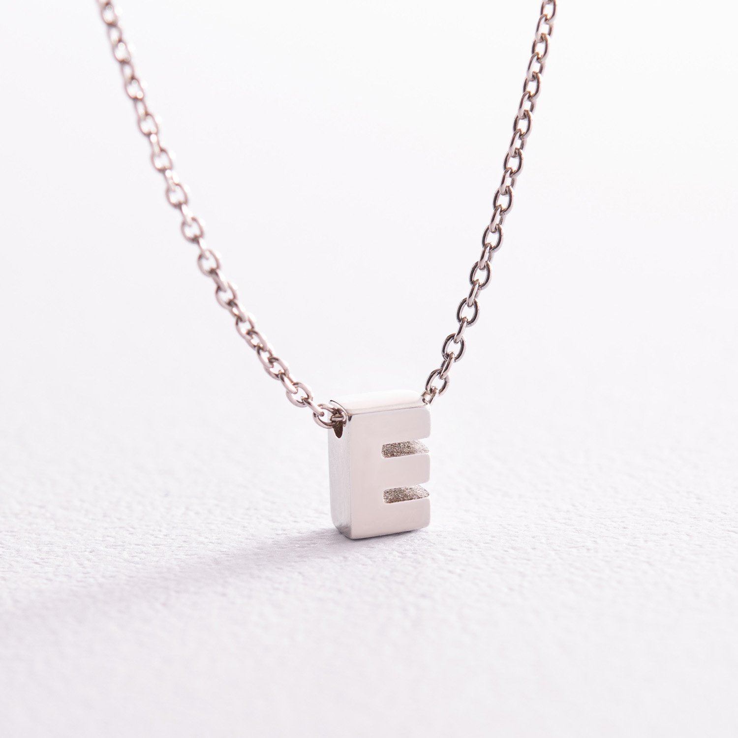 Серебряное колье с буквой Е 1105 Е Оникс 45