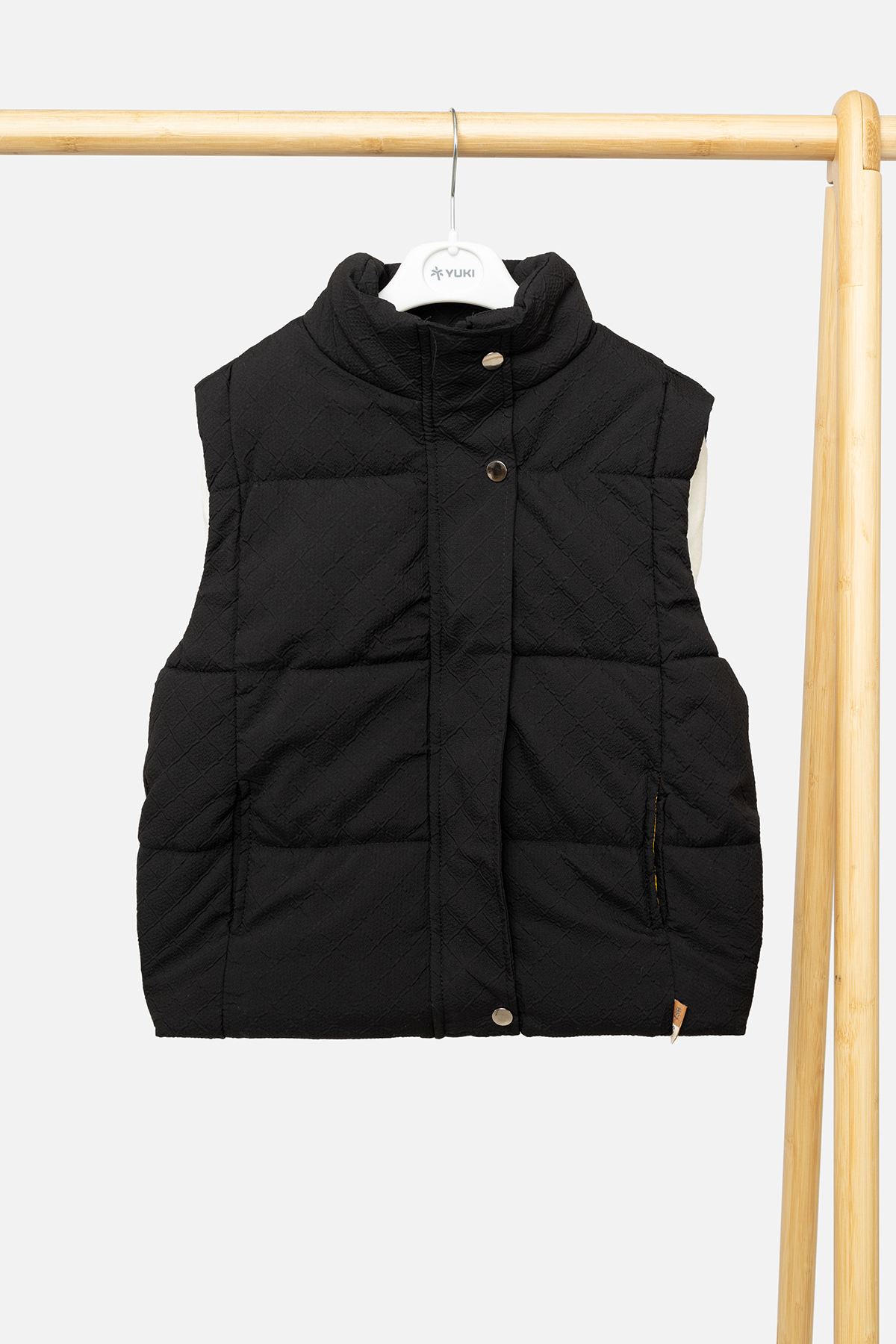 Утепленный жилет для девочки No Brand 104 см Черный ЦБ-00242848 (SKT000965929)