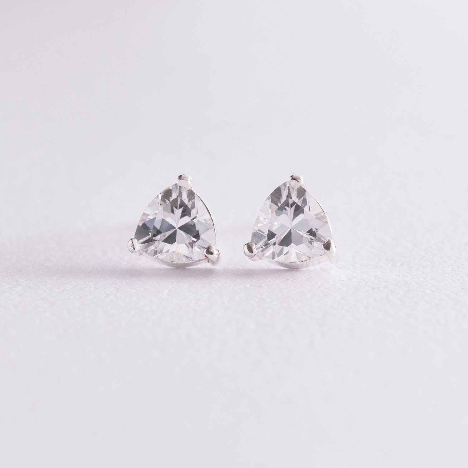 Срібні сережки з керамікою і пусетами Трикутники (фіаніт) 12659 Онікс