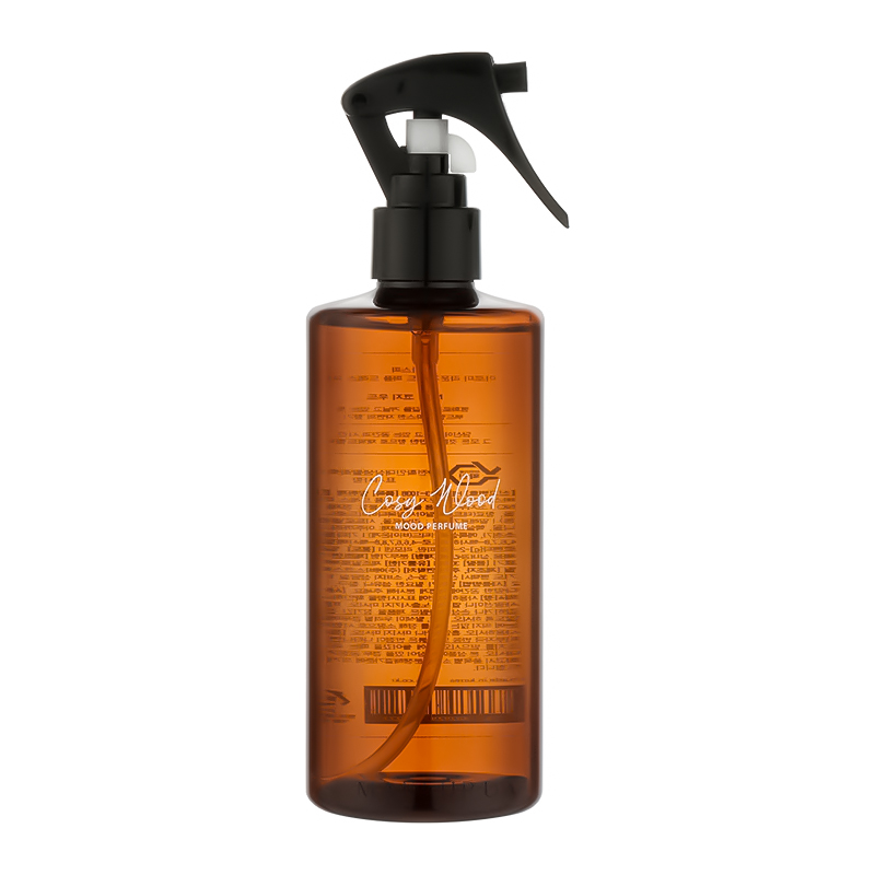 Парфюмерный спрей для одежды и дома Aroma Lounge Mood Perfume Dress Mist Cosy Wood BATHPA 300 мл