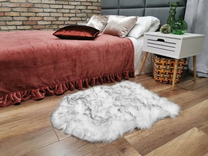 Килимок штучного хутра KONTRAST VOLPI TOURE у формі шкурки 60*85 див.