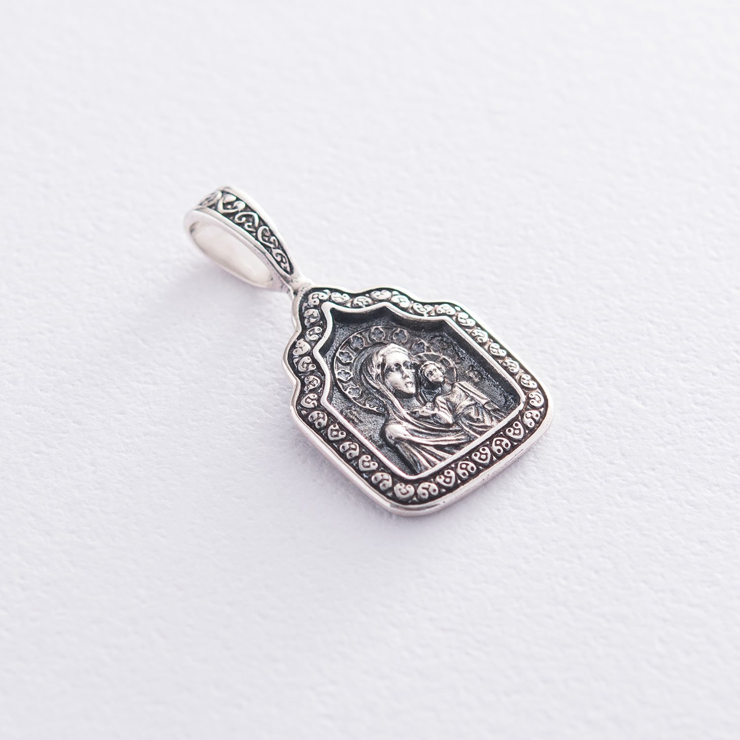 Серебряная ладанка Казанская Божья Матерь 132993 Оникс 3.40 г