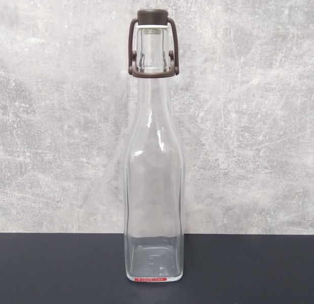 Скляна пляшка Everglass Homemade із коричневим бугельним замком 0,5 л 12001П