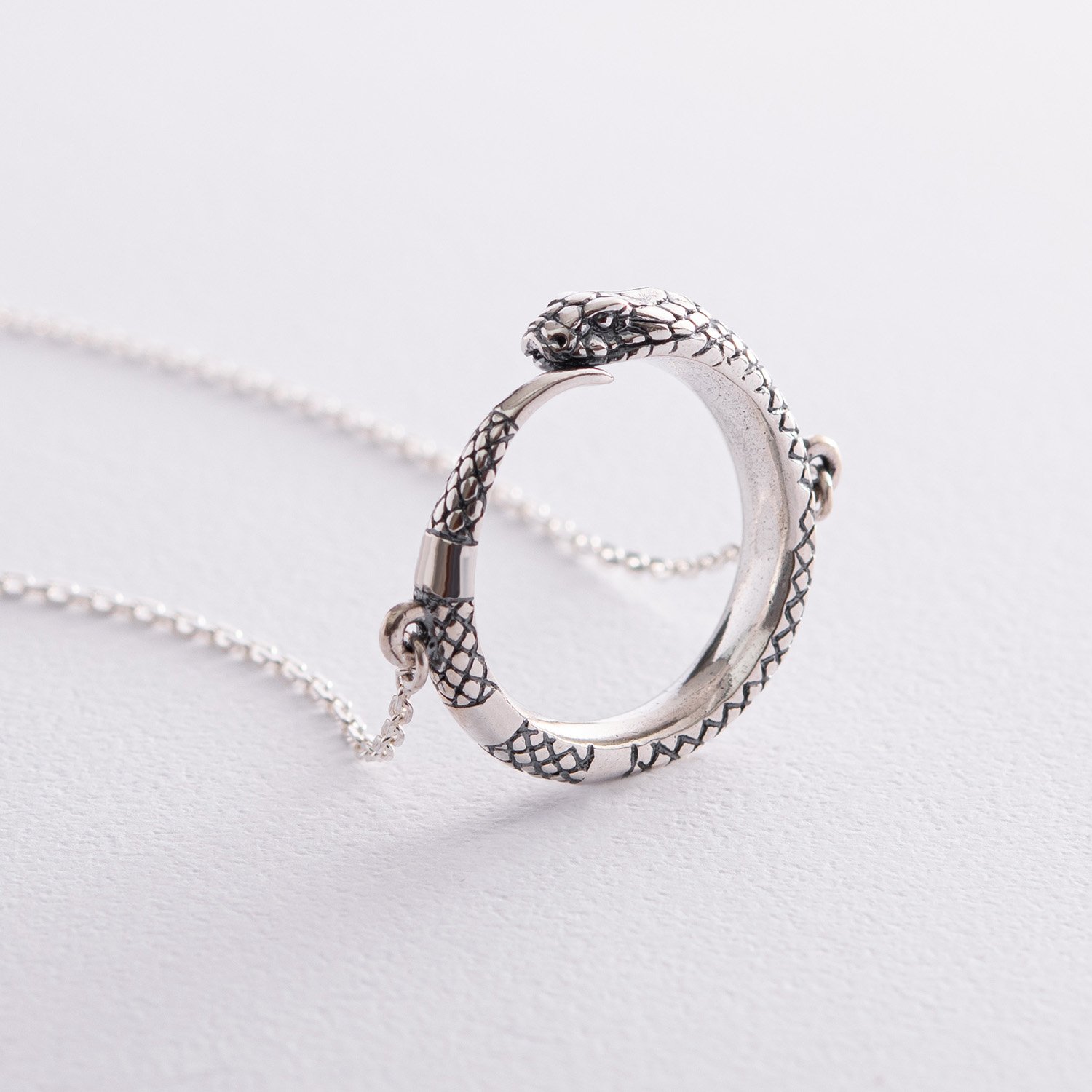 Серебряное колье Змей Уроборос 181256 Оникс 48
