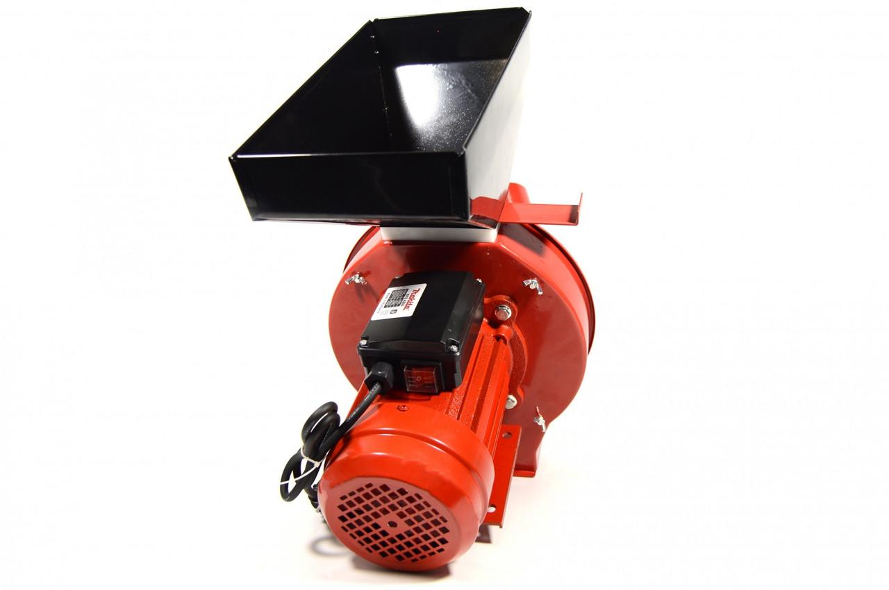 Кормоизмельчитель Makita для зерна и кукурузных початков EFS 4200 (4.2 кВт, 280 кг/ч) (1900446818)