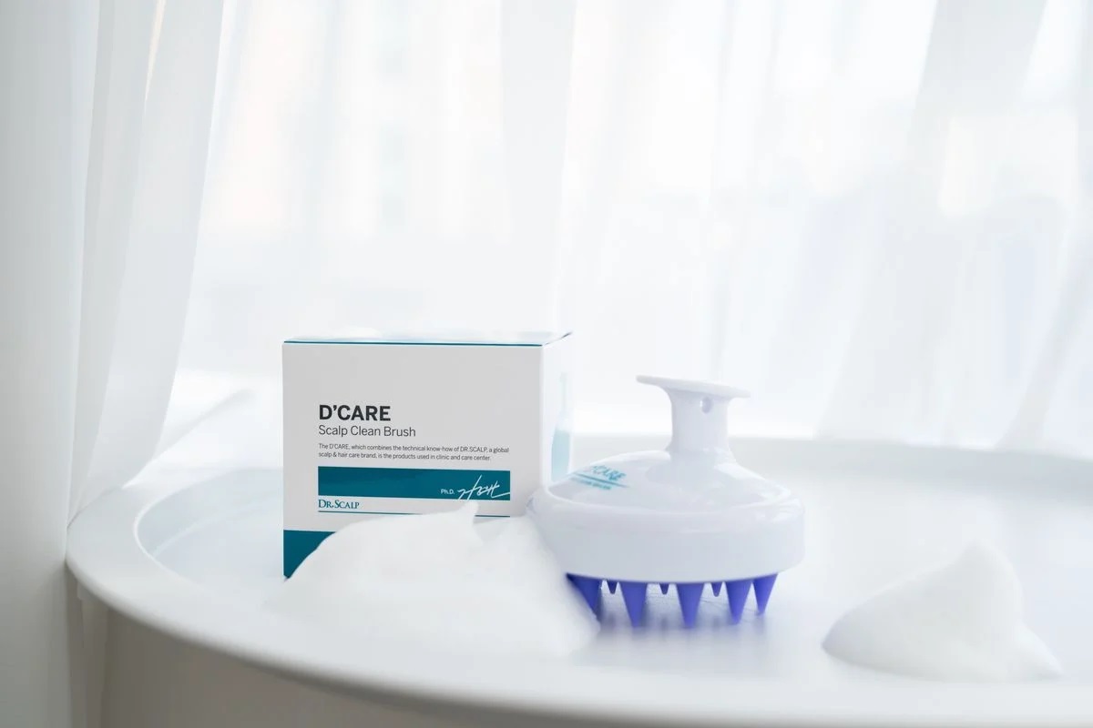 Профессиональная щетка для очищения и массажа кожи головы DCARE CLEAN BRUSH Dr.Scalp