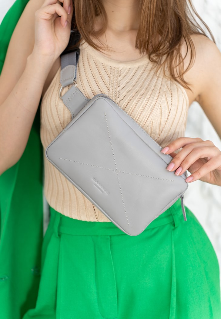 Шкіряна жіноча поясна сумка Dropbag Mini сіра BlankNote
