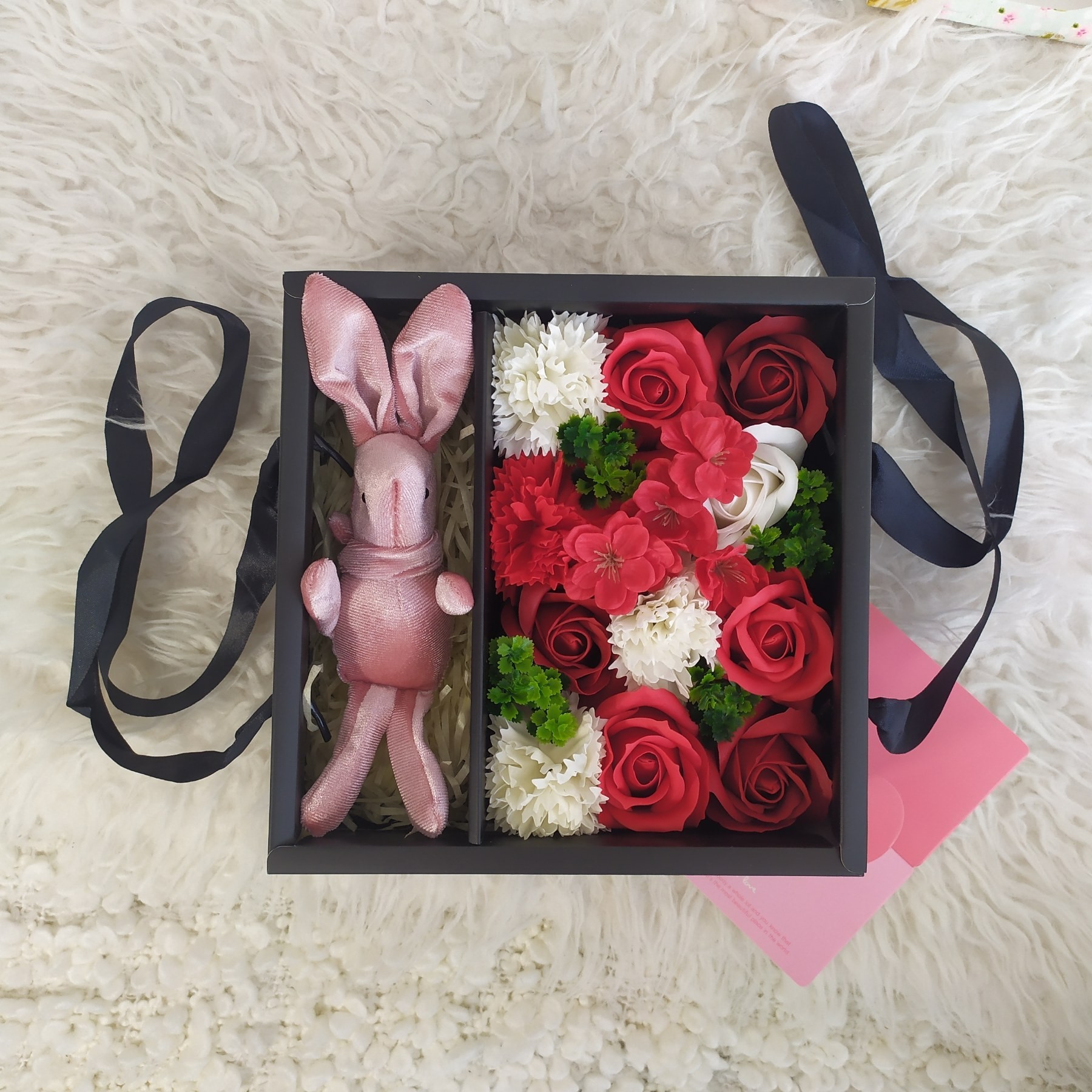 Подарунковий набір троянди з мила та кролик Wow flowers