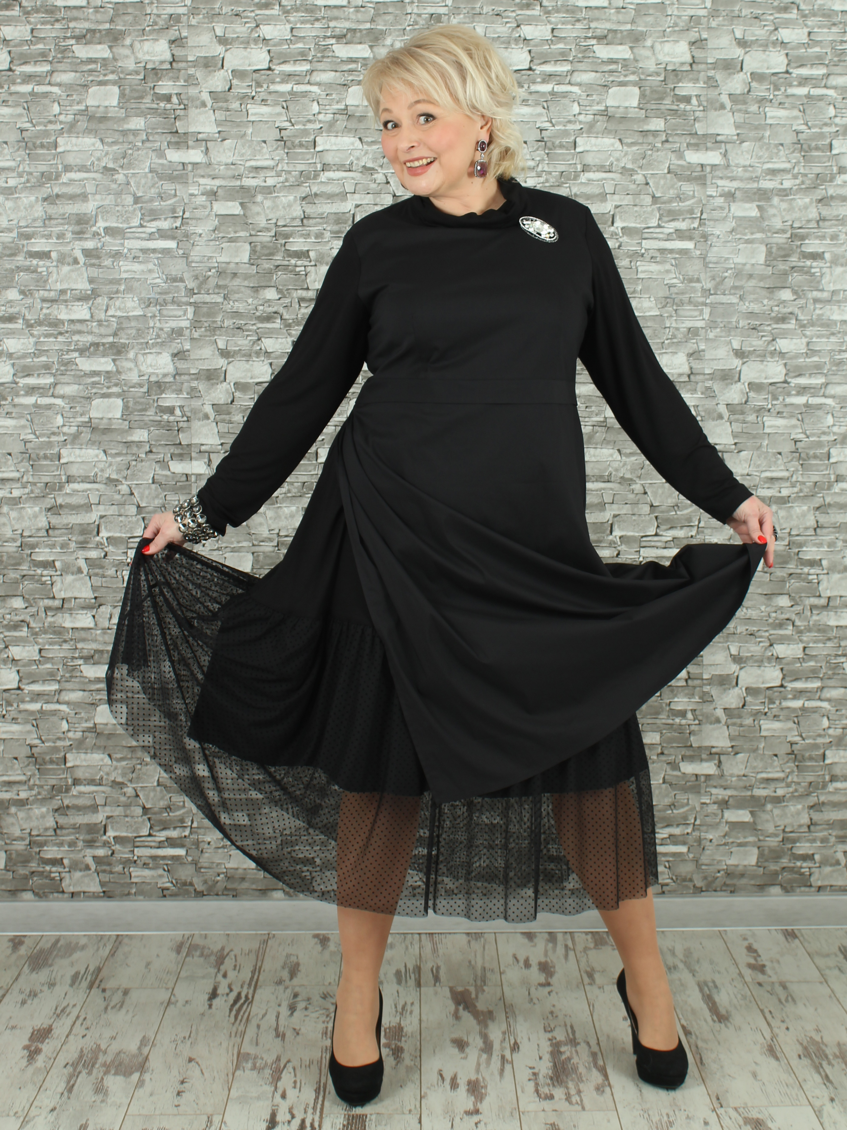 Жіноча сукня NadiN 1617/1 60 Чорна